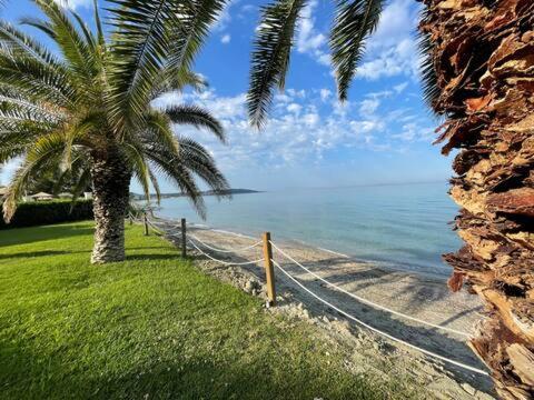 Seafront Family Apartment Ellie Скала-Фуркас Экстерьер фото