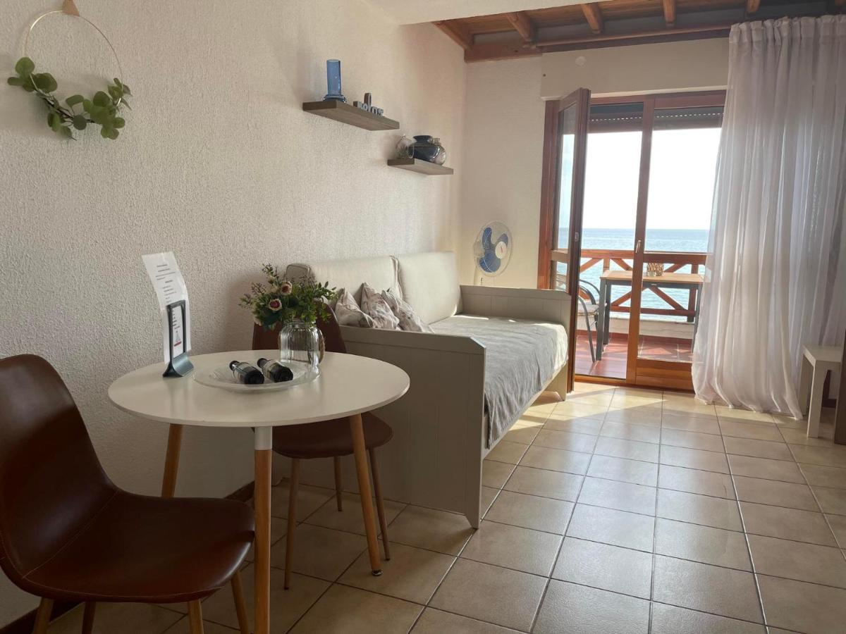 Seafront Family Apartment Ellie Скала-Фуркас Экстерьер фото
